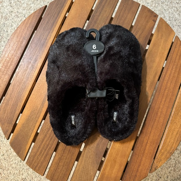 Ardene Women’s Faux Fur Slide Slippers /NWT - Picture 1 of 5